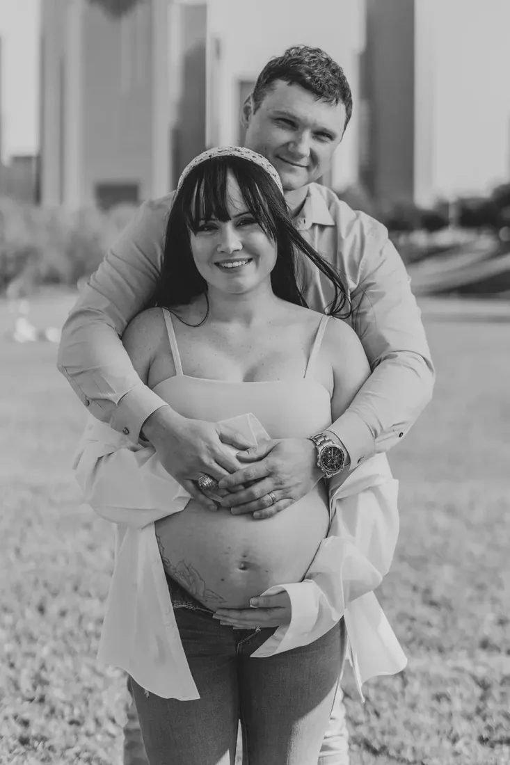 Maternity portrait close-up, black and white